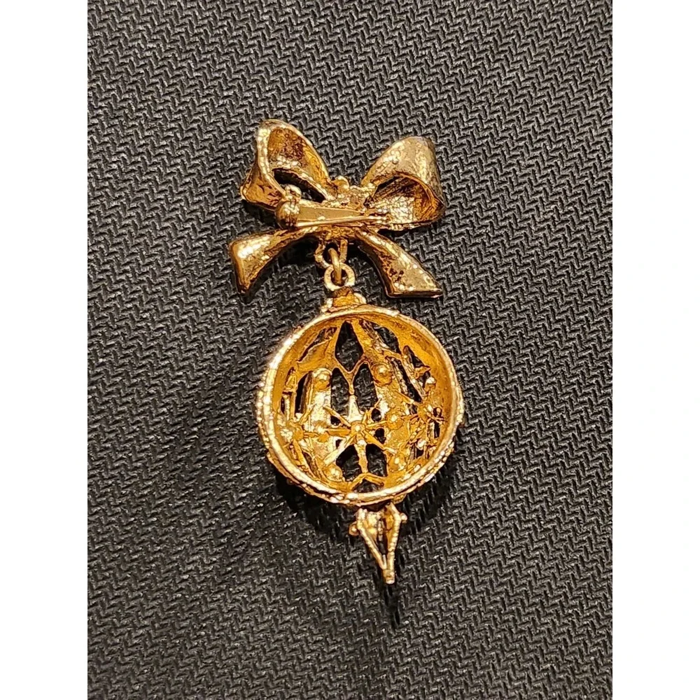 Christmas Decoration Ball‎ Openwork Rhinestones Vintage Gold Tone Brooch
